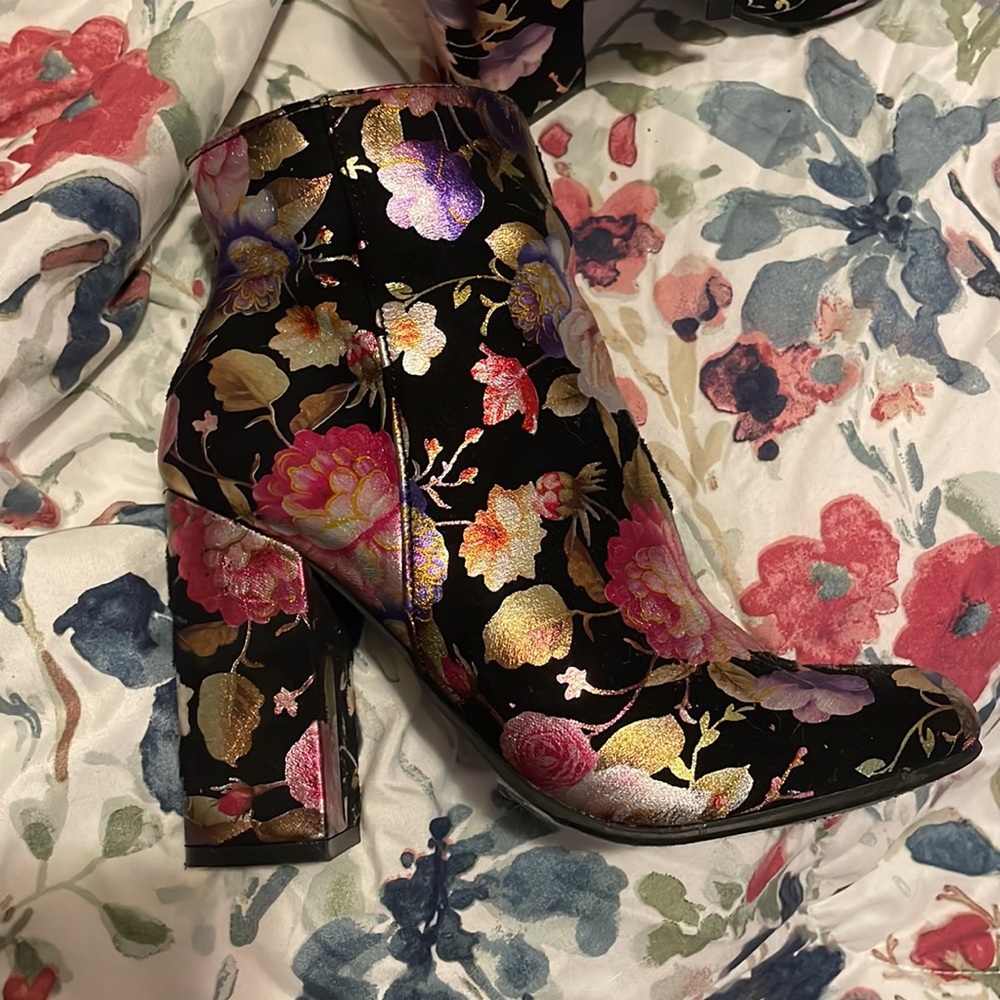 Black floral Bamboo heeled boots only worn 2-3 times. - Picture 2 of 4